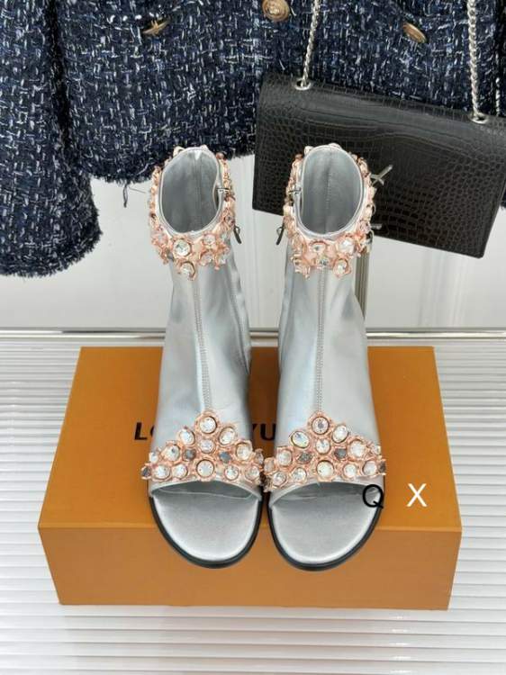 Picture of Louis Vuitton Shoes _SKULVsz35-40JX050112387